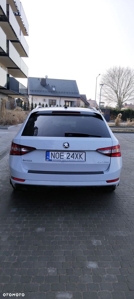 Skoda Superb 2.0 TDI DSG Sportline - 7
