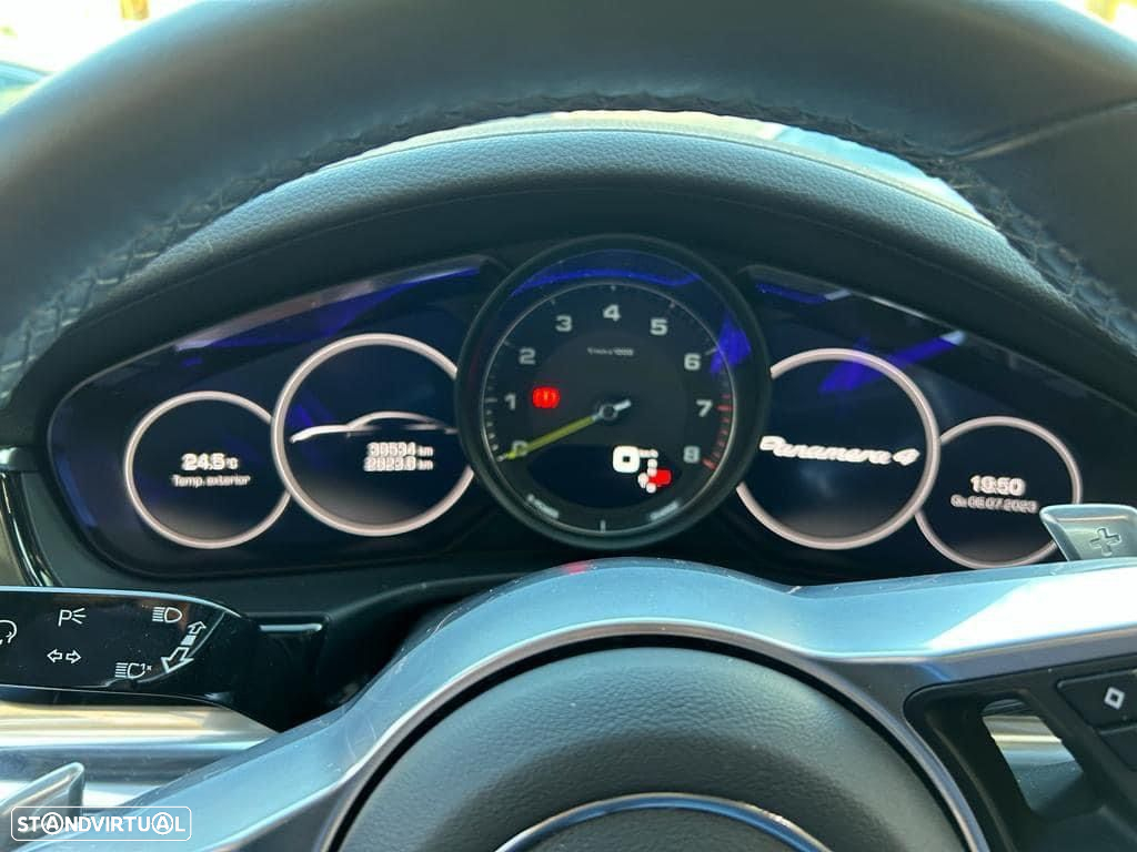 Porsche Panamera 4 E-Hybrid 10 Years Edition - 16