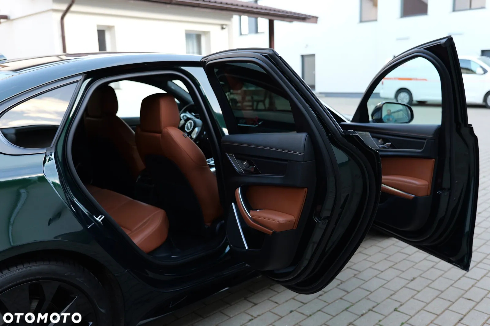 Jaguar XF 2.0 P250 R-Dynamic Black - 30
