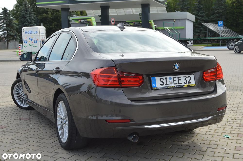 BMW Seria 3 318d Luxury Line - 10
