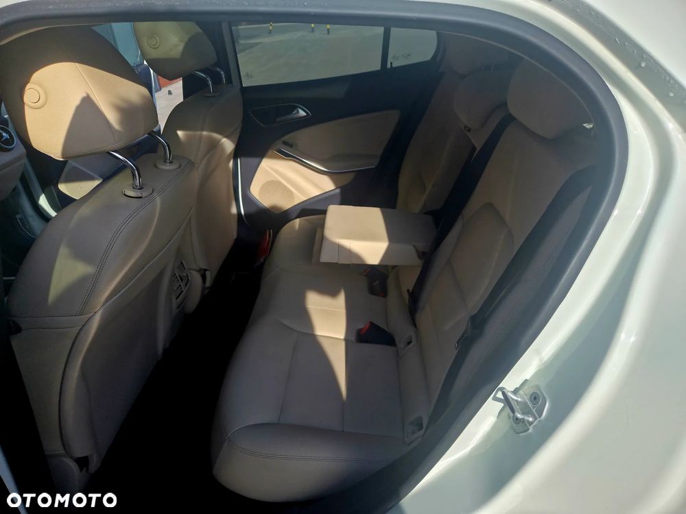 Mercedes-Benz GLA 250 4Matic 7G-DCT AMG Line - 9