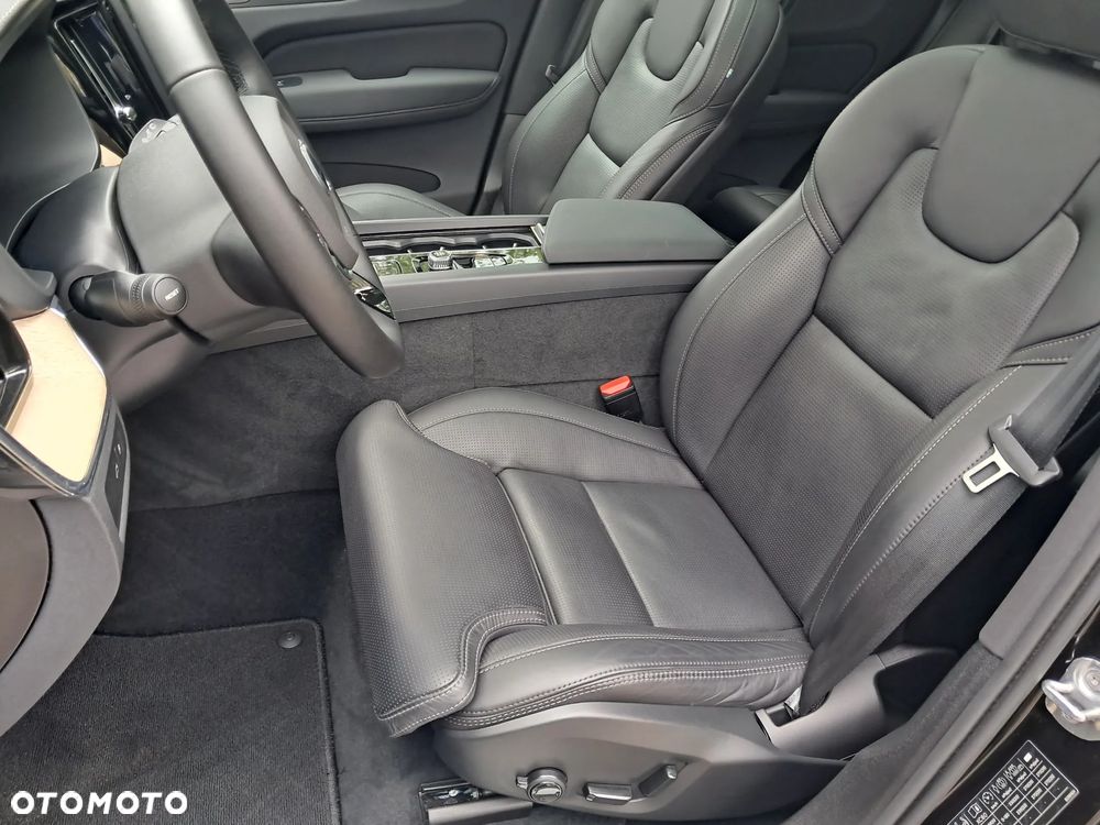 Volvo XC 60 T6 Plug-In Hybrid AWD Ultra Dark - 10