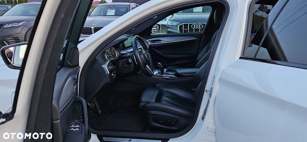 BMW Seria 5 530e iPerformance M Sport sport - 26