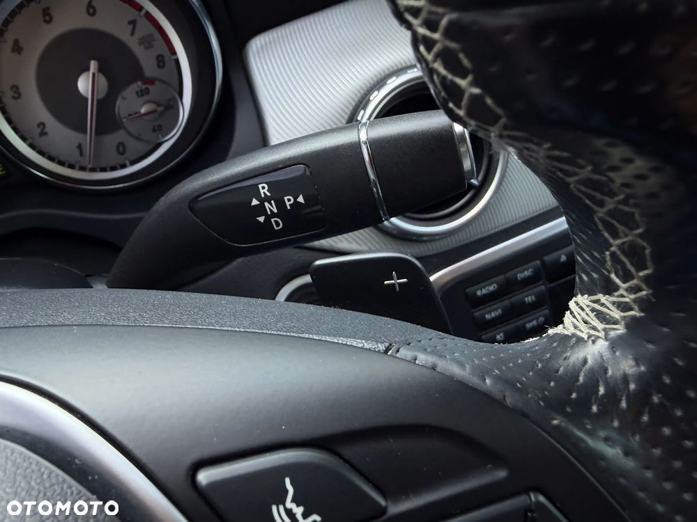 Mercedes-Benz GLA 200 7G-DCT Style - 26