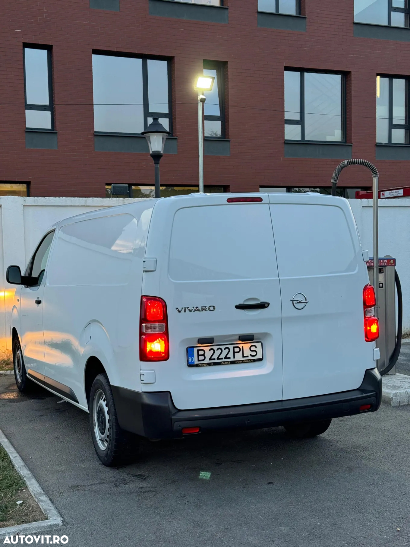 Opel Vivaro - 11