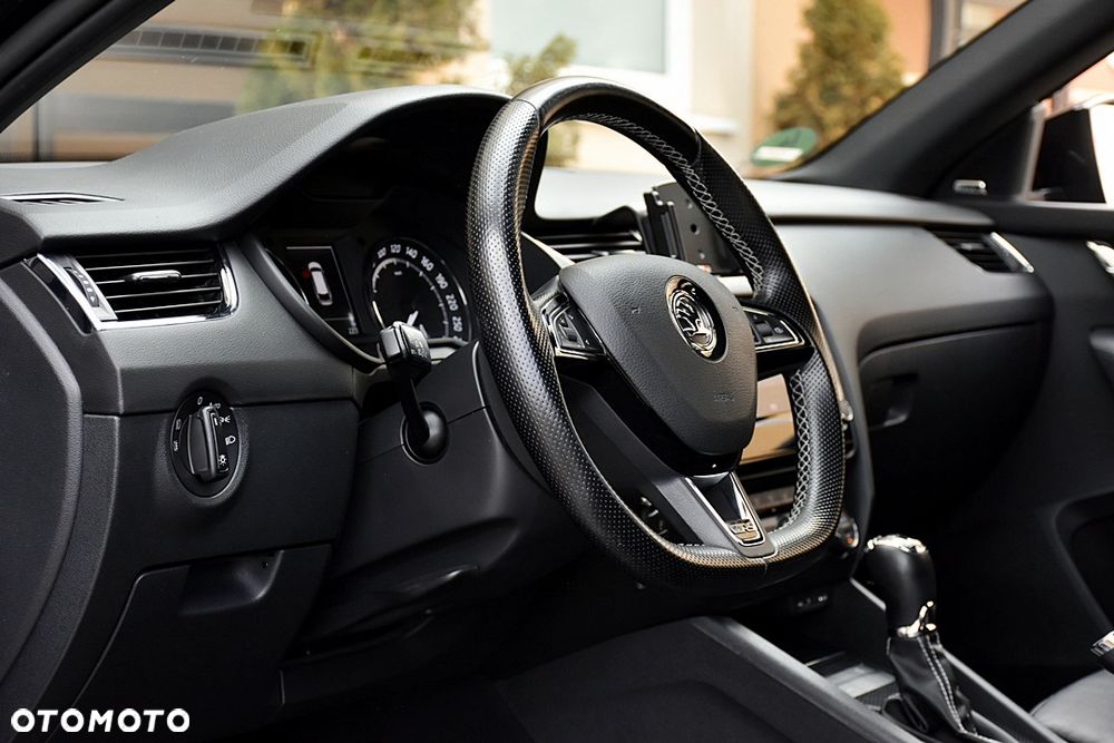 Skoda Octavia 2.0 TDI DSG RS - 17