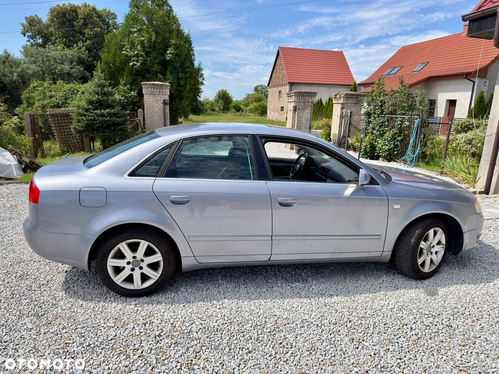 Audi A4 Limousine - 3