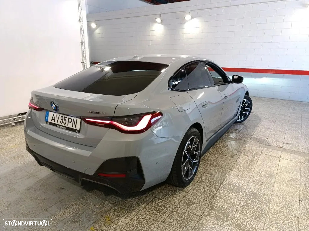 BMW i4 eDrive40 Desportiva M - 3