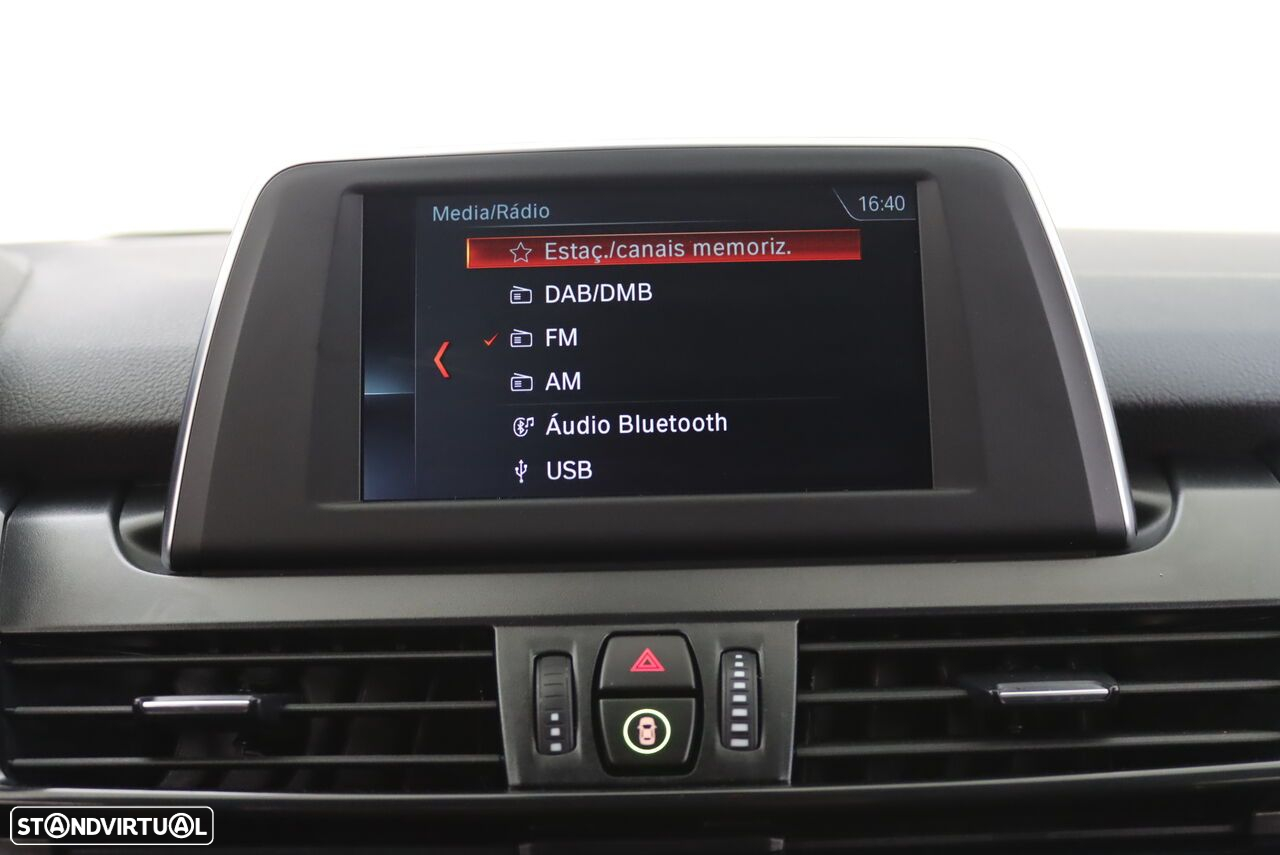 BMW 225xe Active Tourer - 26
