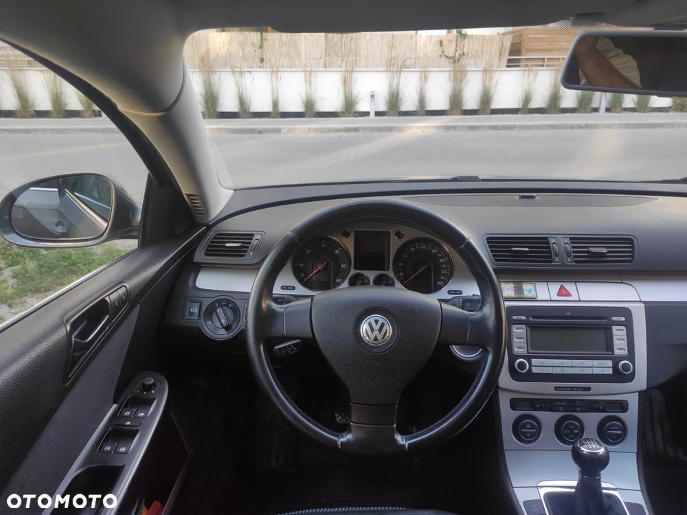 Volkswagen Passat 2.0 TDI Comfortline - 16