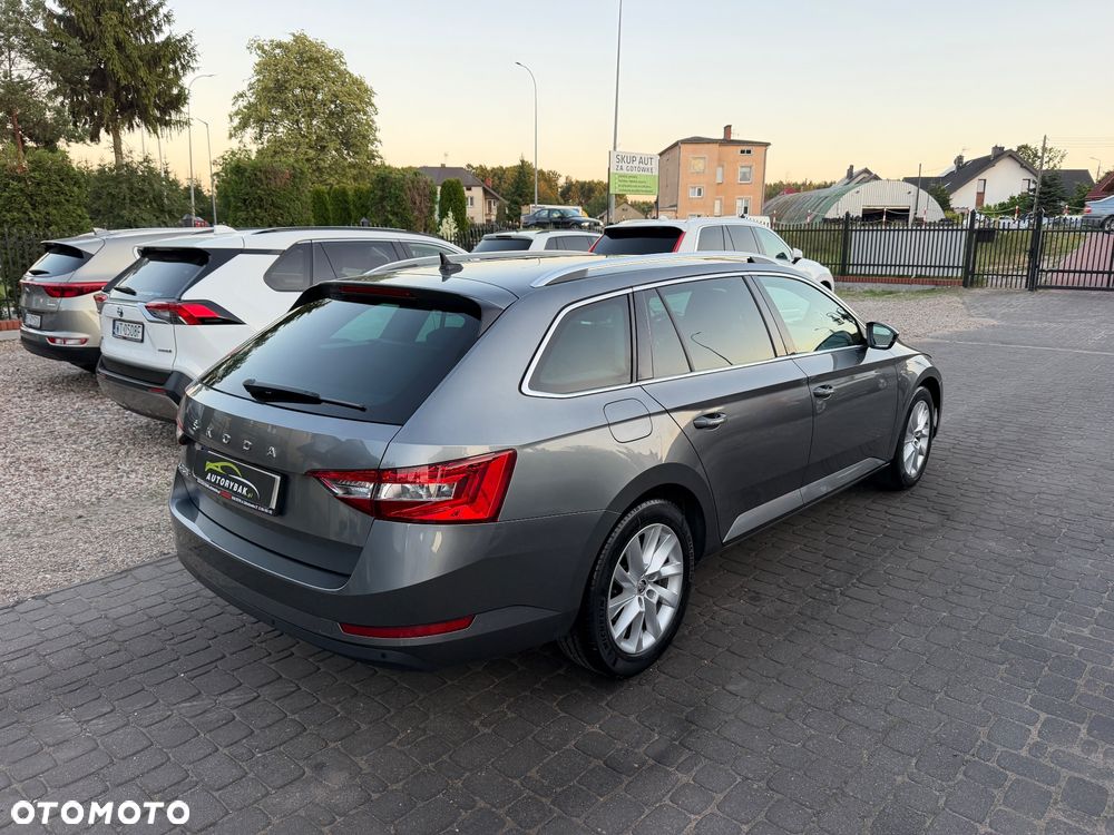 Skoda Superb 2.0 TDI SCR Style DSG - 31