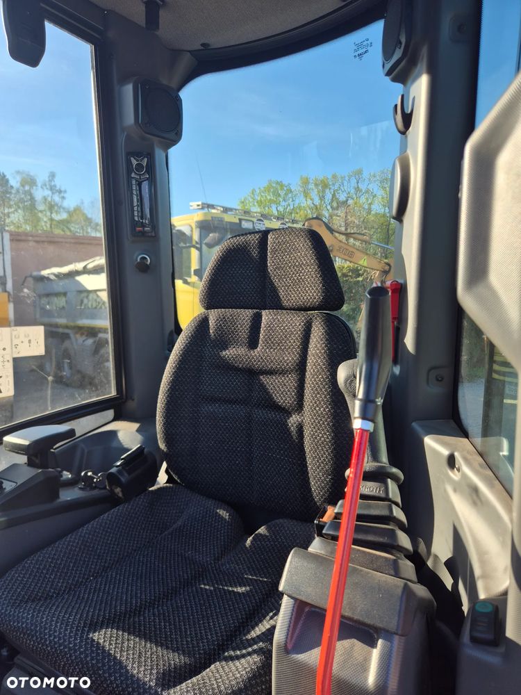 New Holland E25D - 7