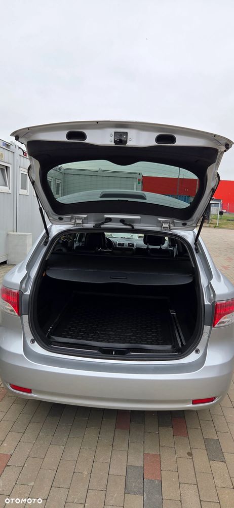 Toyota Avensis - 6