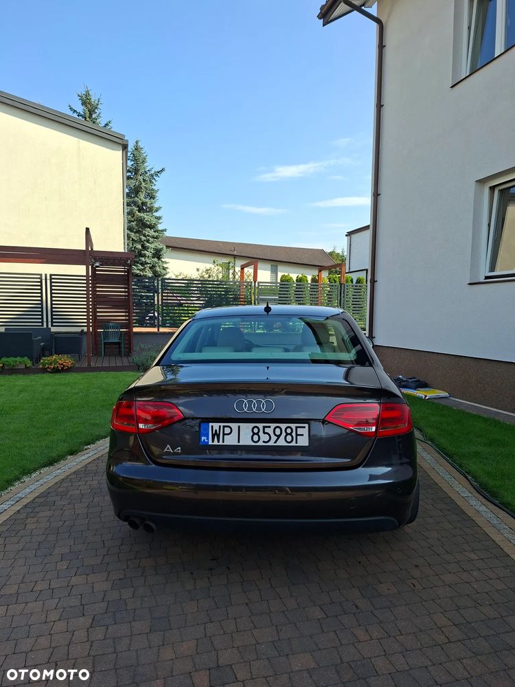 Audi A4 Limousine - 5