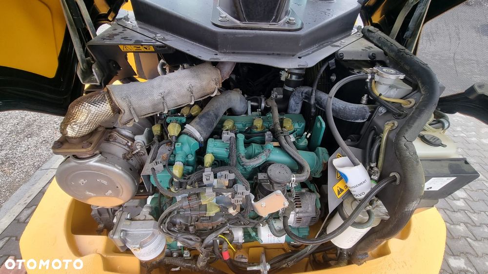 Volvo L30G/Maszyna sprowadzona/ 4749h/ - 24