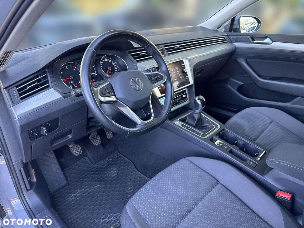 Volkswagen Passat - 10