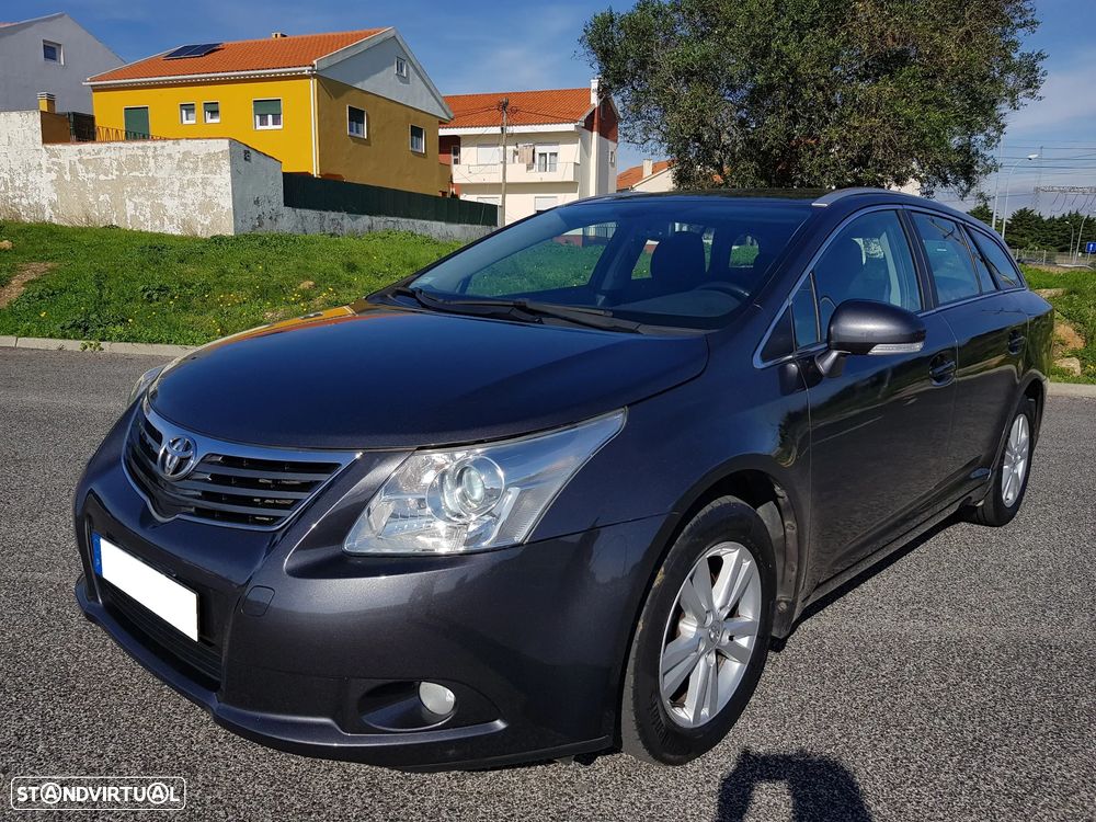 Toyota Avensis SW 2.0 D-4D Exclusive - 2