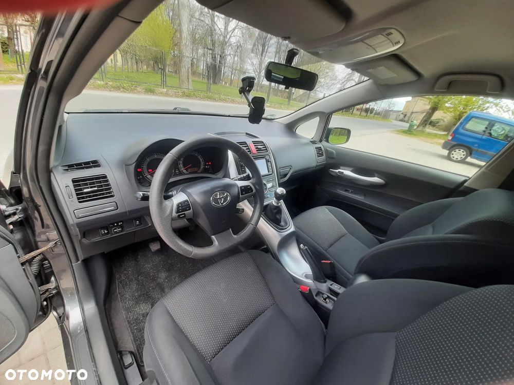Toyota Auris 2.0 D-4D Travel - 10