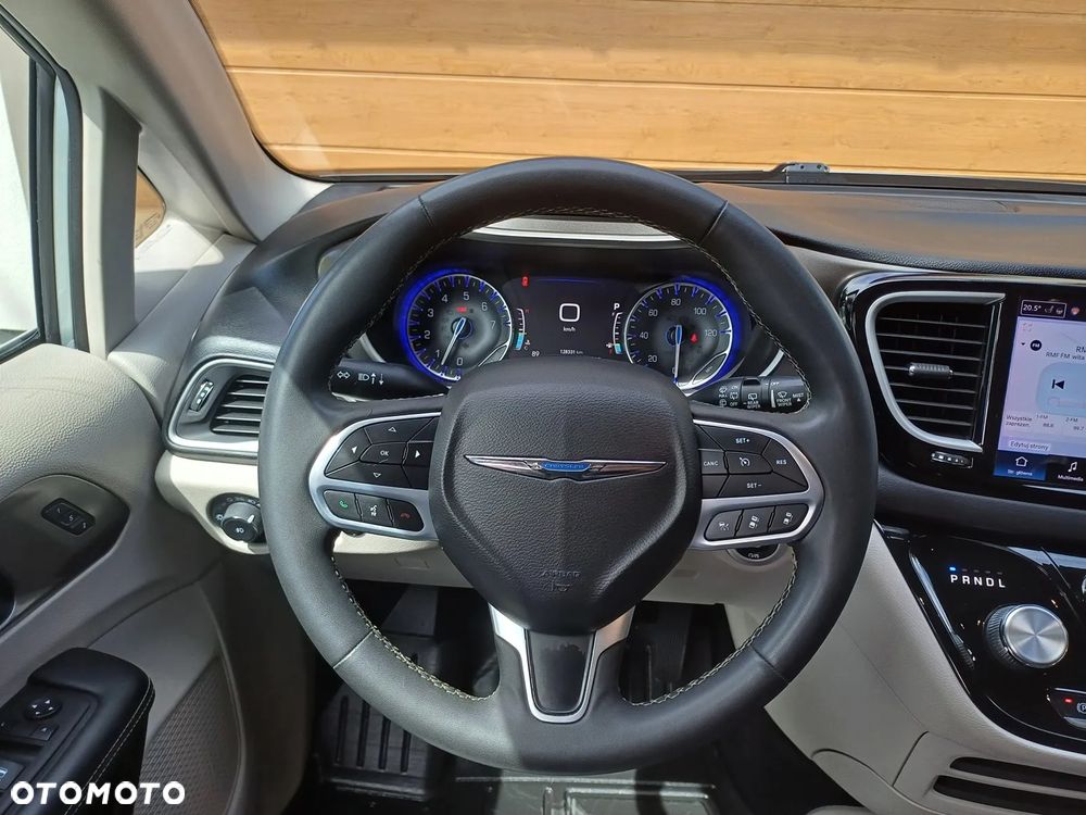 Chrysler Pacifica - 13