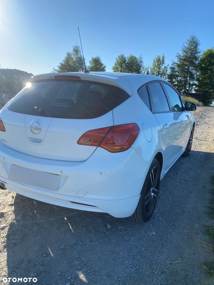 Opel Astra IV 1.4 T Cosmo - 3