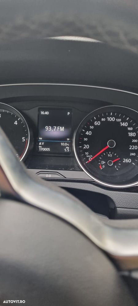 Volkswagen Passat - 8