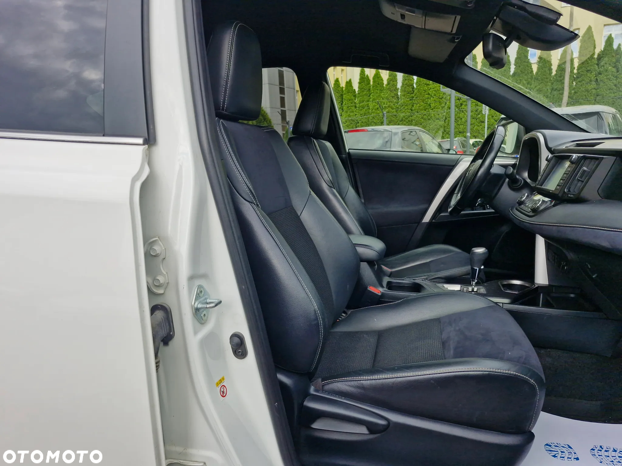 Toyota RAV4 2.5 4x4 Hybrid Executive - 16