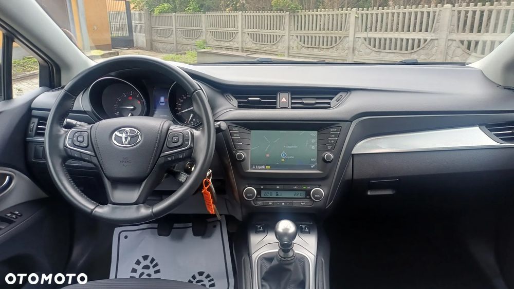 Toyota Avensis 1.8 Premium - 9