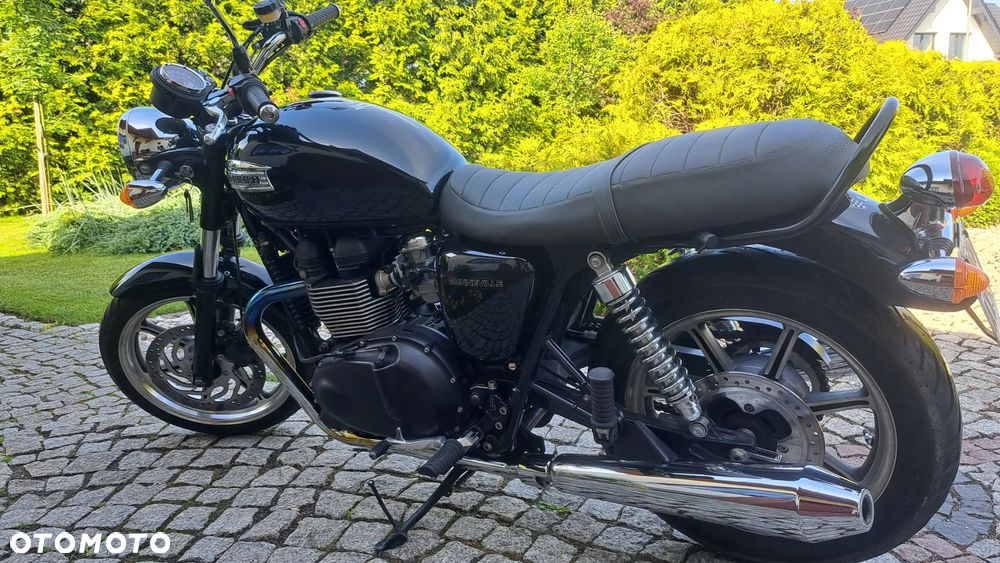 Triumph Bonneville - 6