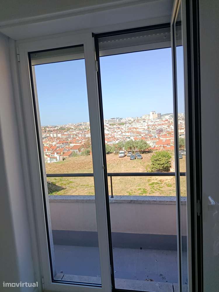T3 ao metro de Alameda e Olaias - Grande imagem: 2/21