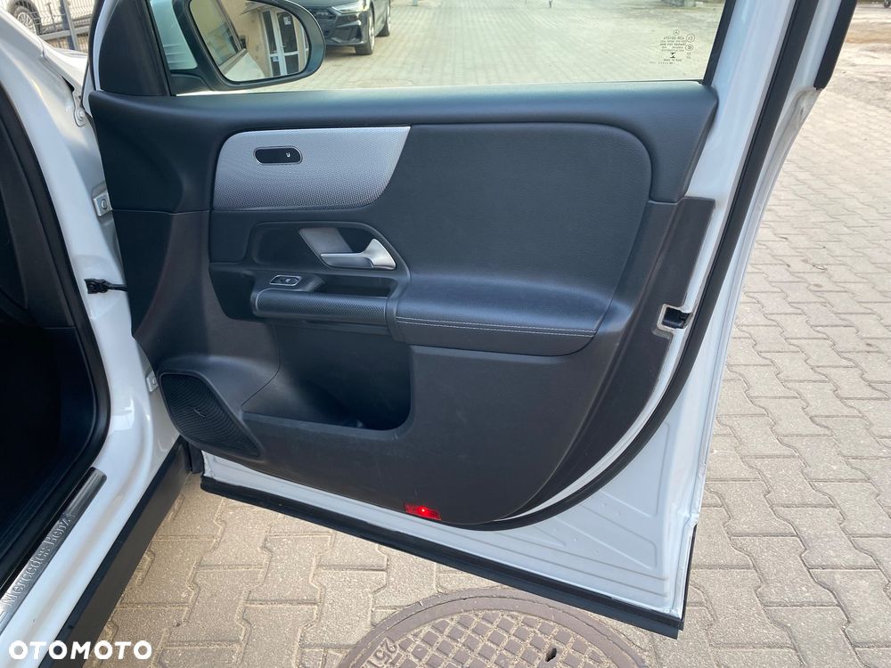 Mercedes-Benz GLB 200 Style 7G-DCT - 16