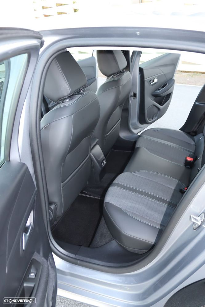 Peugeot e-208 - 14