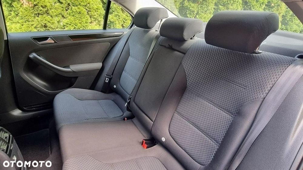 Volkswagen Jetta - 16