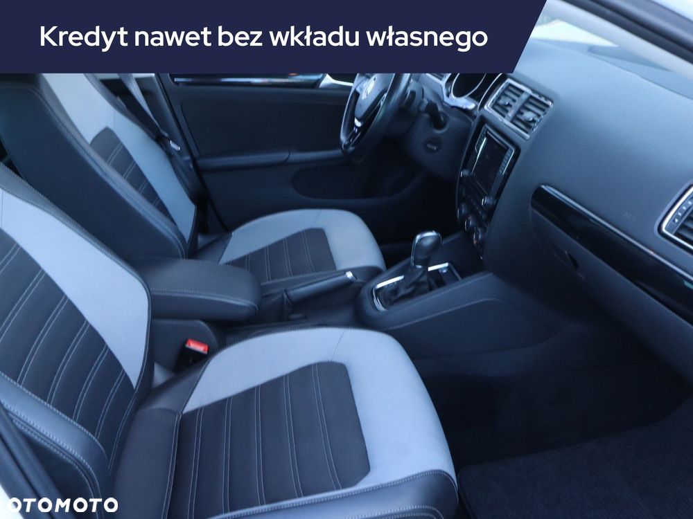 Volkswagen Jetta - 11