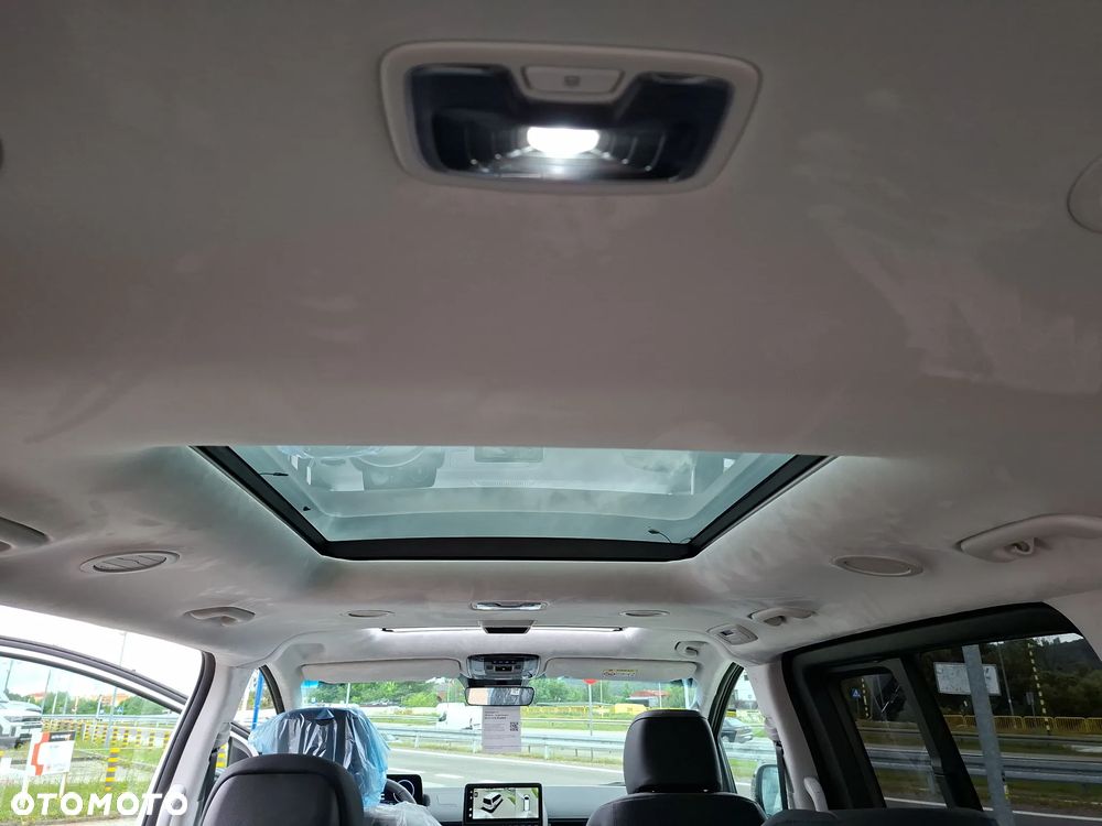 Hyundai Staria 1.6 T-GDI HEV Luxury - 39