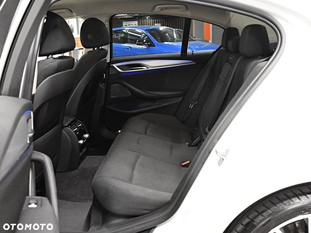 BMW Seria 5 530i GPF xDrive Luxury Line sport - 14