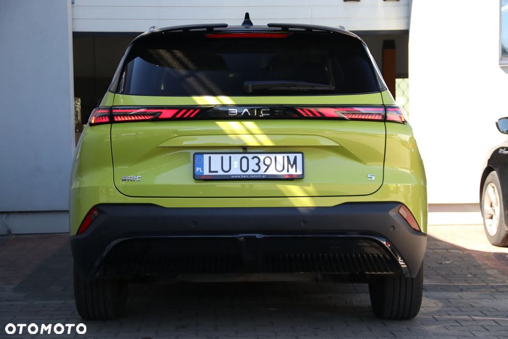 BAIC 5 - 5