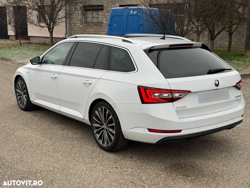 Skoda Superb Combi 2.0 TDI DSG 4X4 Laurin & Klement - 9