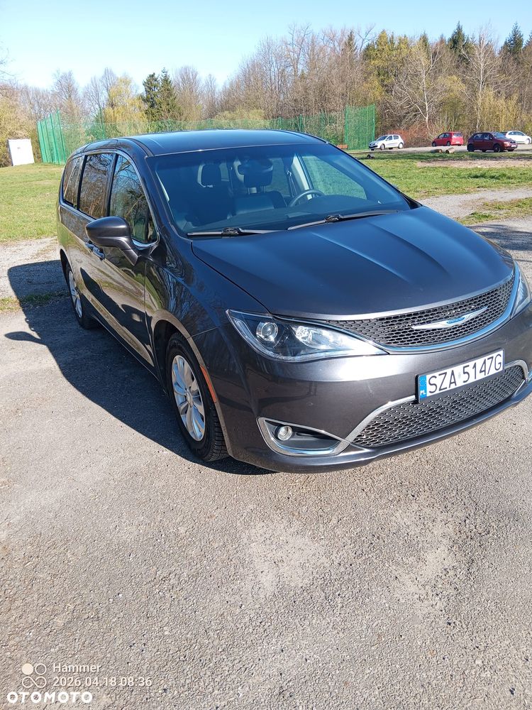 Chrysler Pacifica - 2