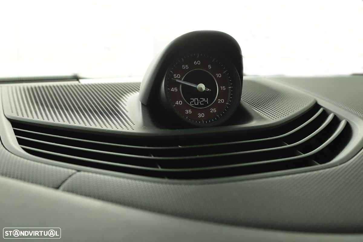Porsche Taycan 4S - 11