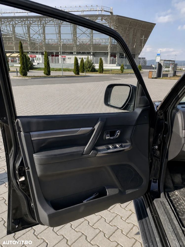 Mitsubishi Pajero - 14