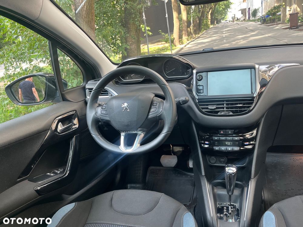 Peugeot 208 - 10