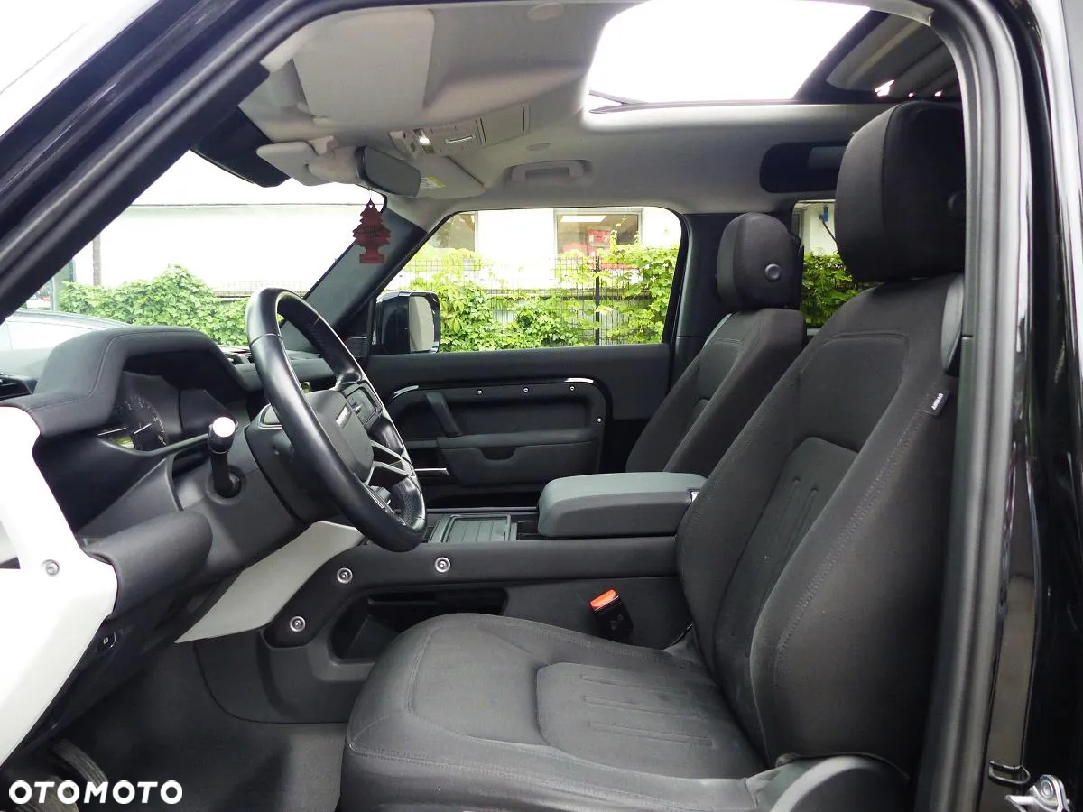 Land Rover Defender - 12