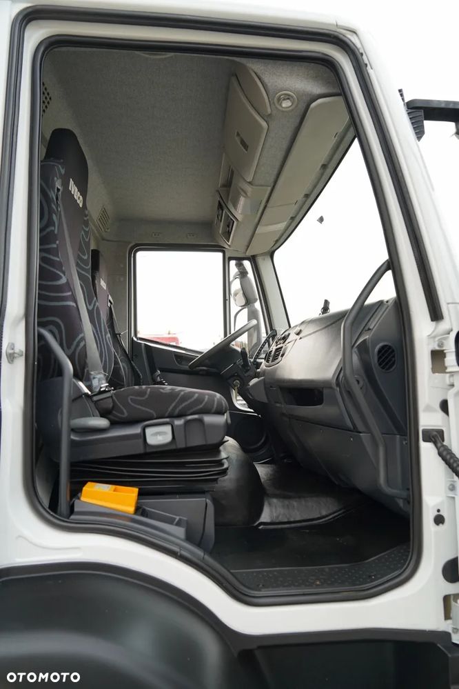 Iveco 180E25 / 4X2 / SKRZYNIOWY 7,5m + HDS HYVA HB150X MAX UDŹWIG 5 200KG / STEROWNIE RADIOWE  / ROTATOR / AUTOMAT - 33