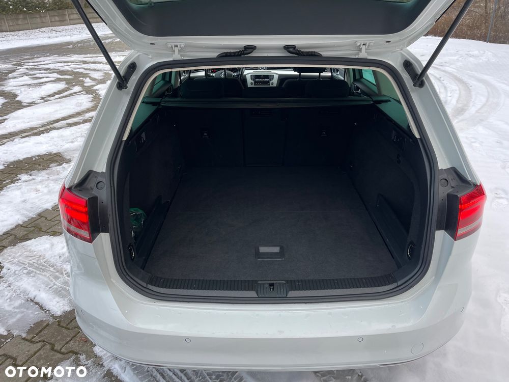 Volkswagen Passat 2.0 TDI (BlueMotion Technology) Comfortline - 24