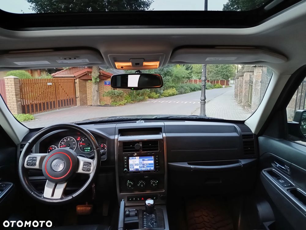 Jeep Liberty - 11