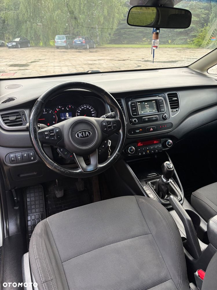 Kia Carens - 12
