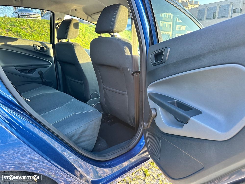 Ford Fiesta - 24