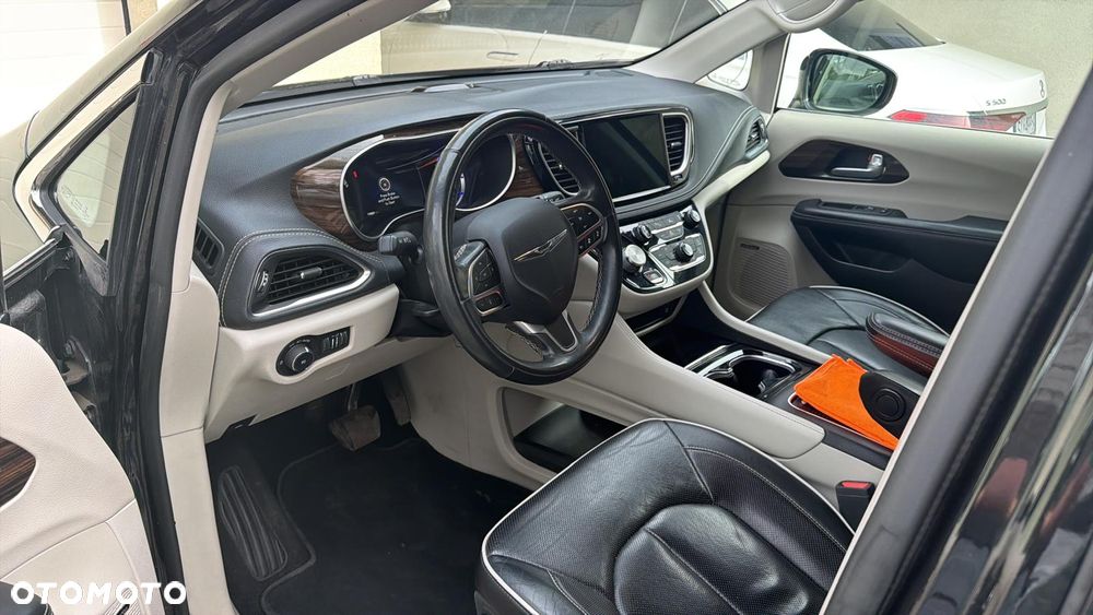 Chrysler Pacifica - 19