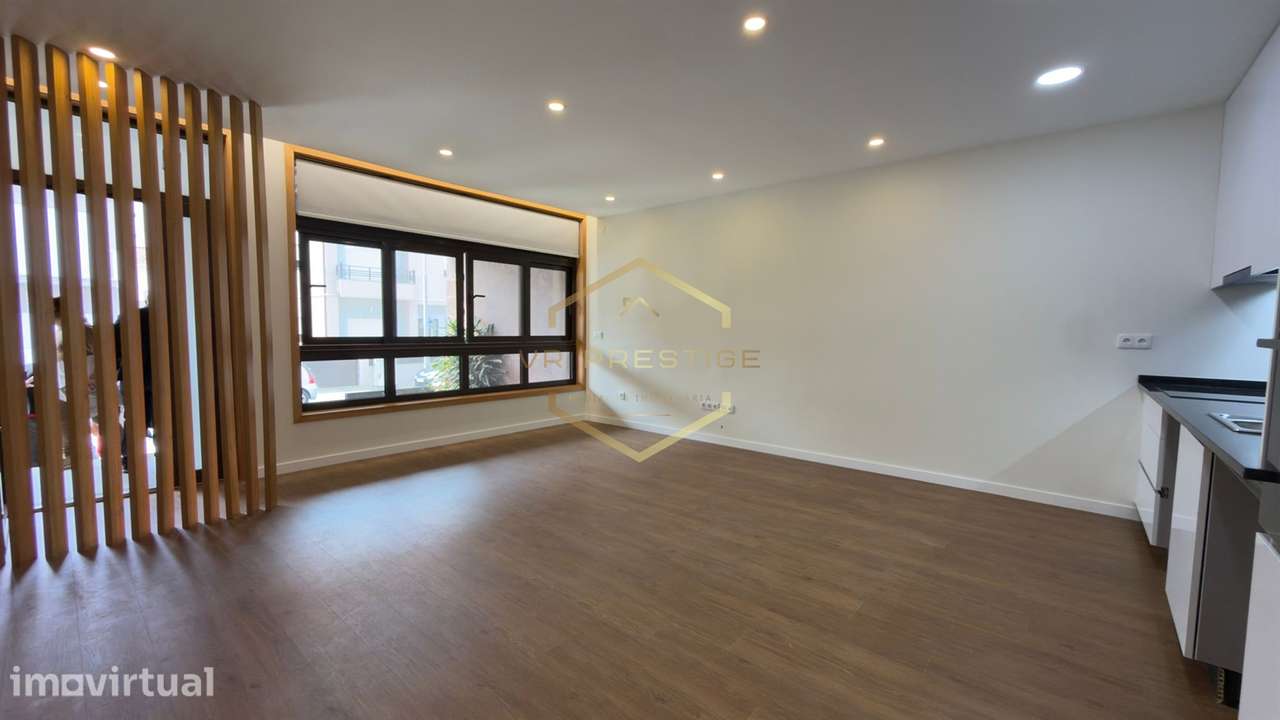 Apartamento T2 totalmente remodelado com Terraço no coração das Caxina - Grande imagem: 3/14