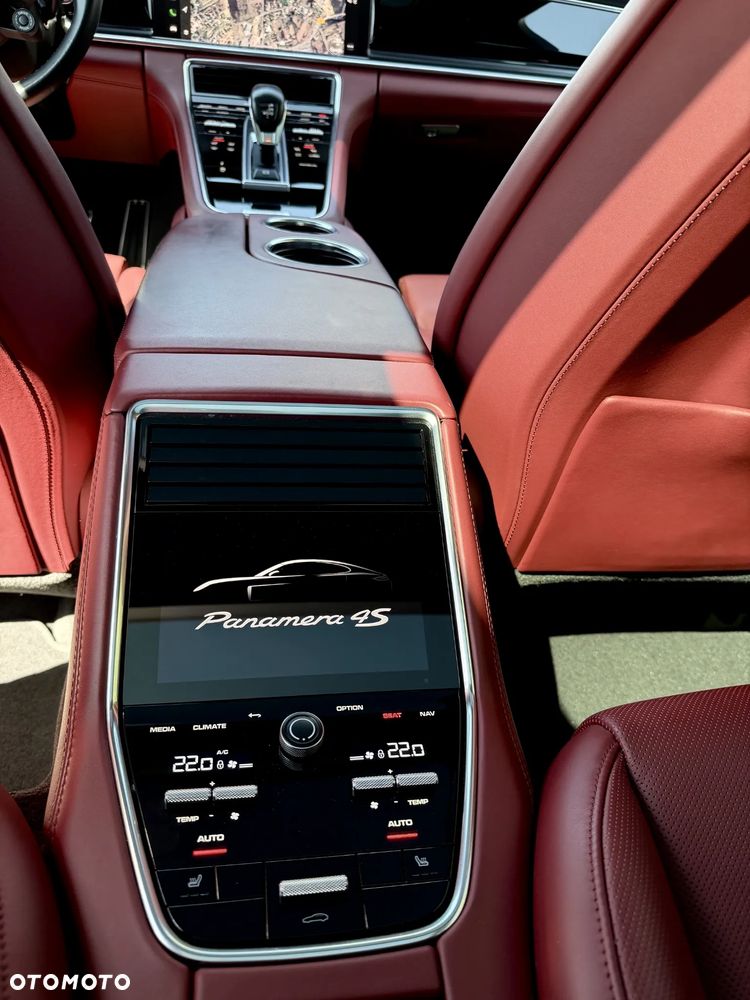 Porsche Panamera - 12